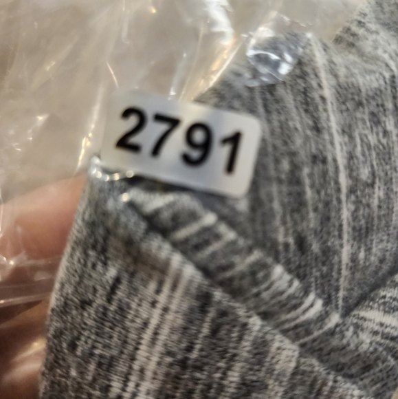 Victoria's Secret gray capri leggings size M - Picture 9 of 9